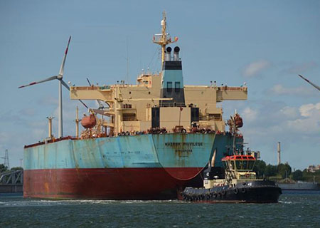 马士基油轮高价出售一艘LR2成品油船